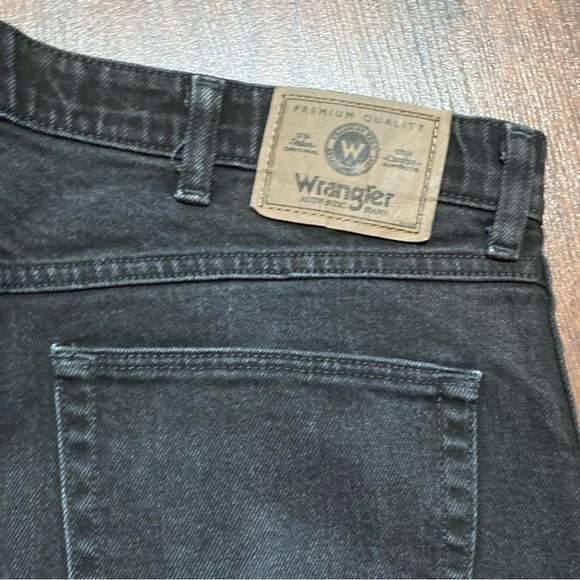 WRANGLER JEANS black denims regular fit size 36/32 Guc - Picture 9 of 11